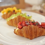 Croissant Fruit Box
